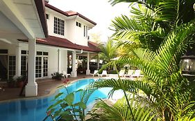 Rumah Putih B&B near KLIA